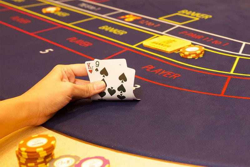 Baccarat Có Bảo Hiểm Không Và Rủi Ro Cần Biết 1 Baccarat có bảo hiểm không và lưu ý là gì?